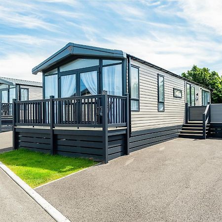 Green Meadows Country Park Otel Harker Dış mekan fotoğraf