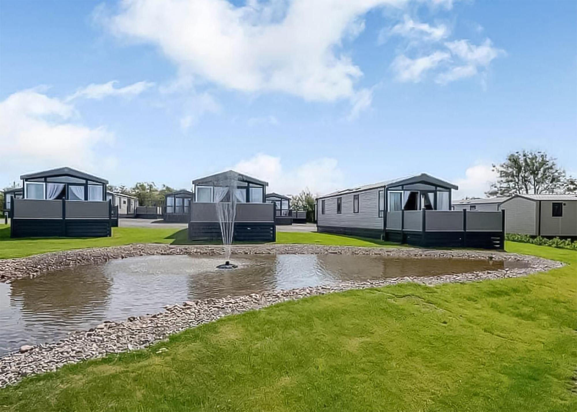 Green Meadows Country Park Otel Harker Dış mekan fotoğraf