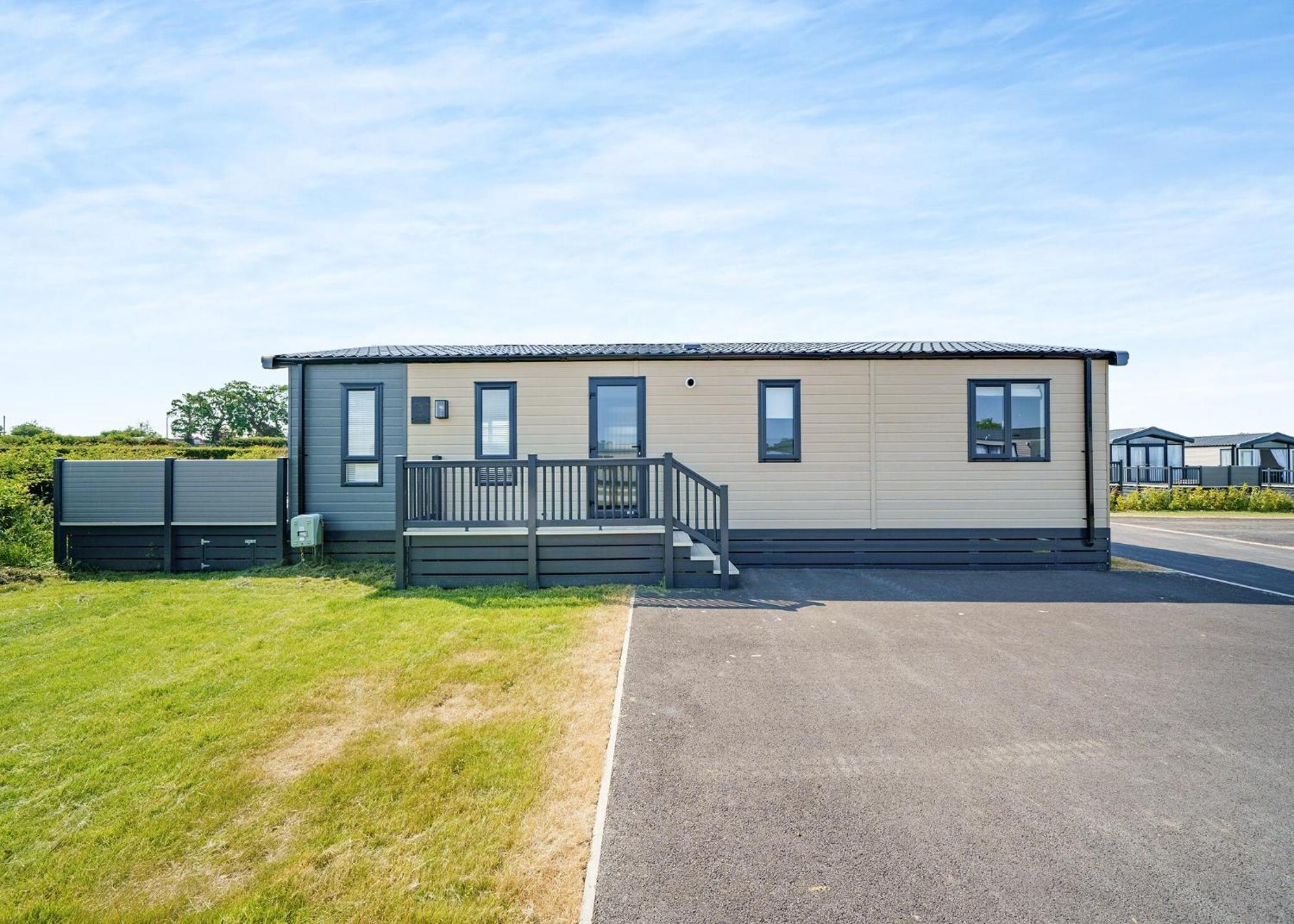 Green Meadows Country Park Otel Harker Dış mekan fotoğraf